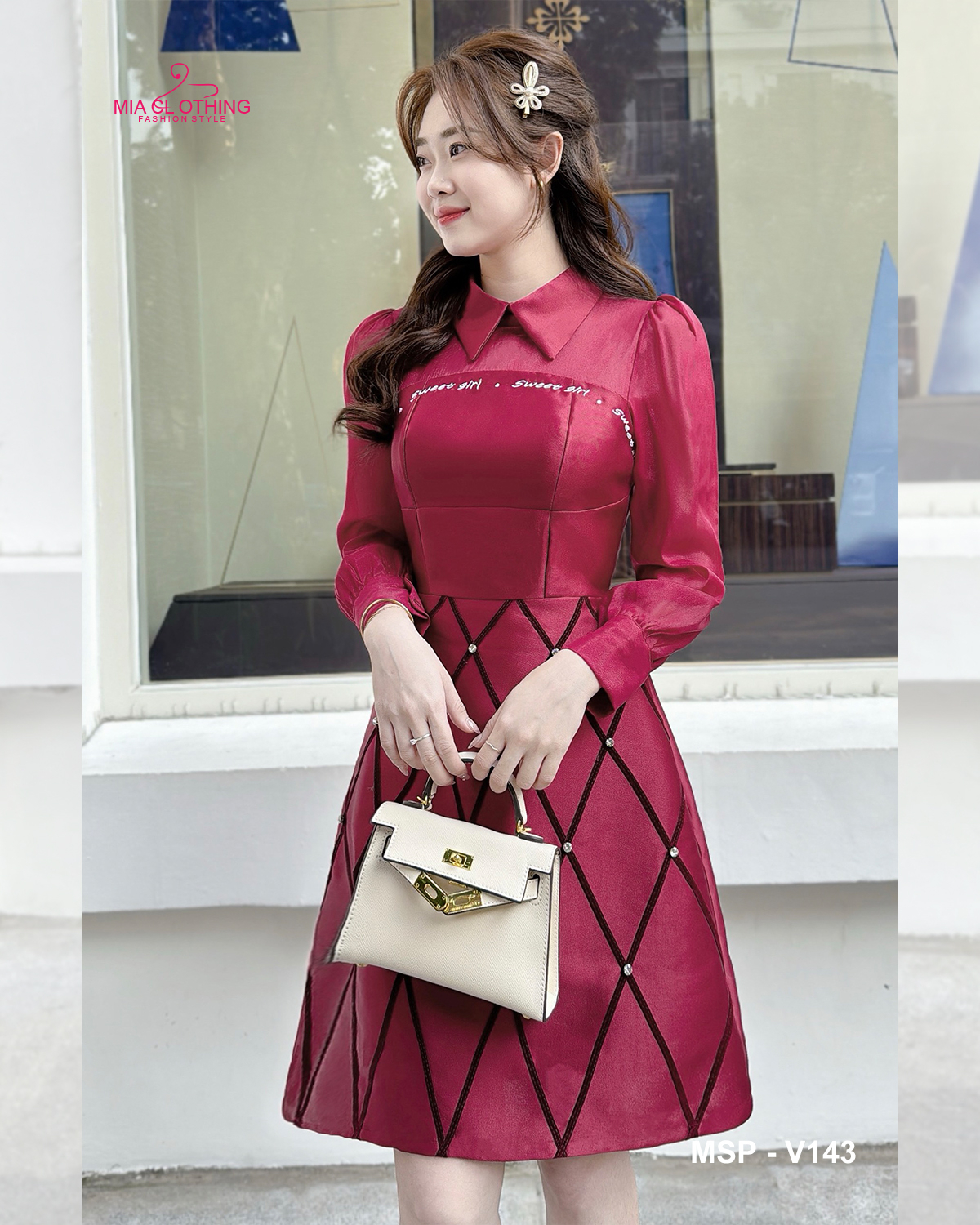 Đầm đỏ tafta thiết kế đính đá thủ công sang trọng và thanh lịch 2