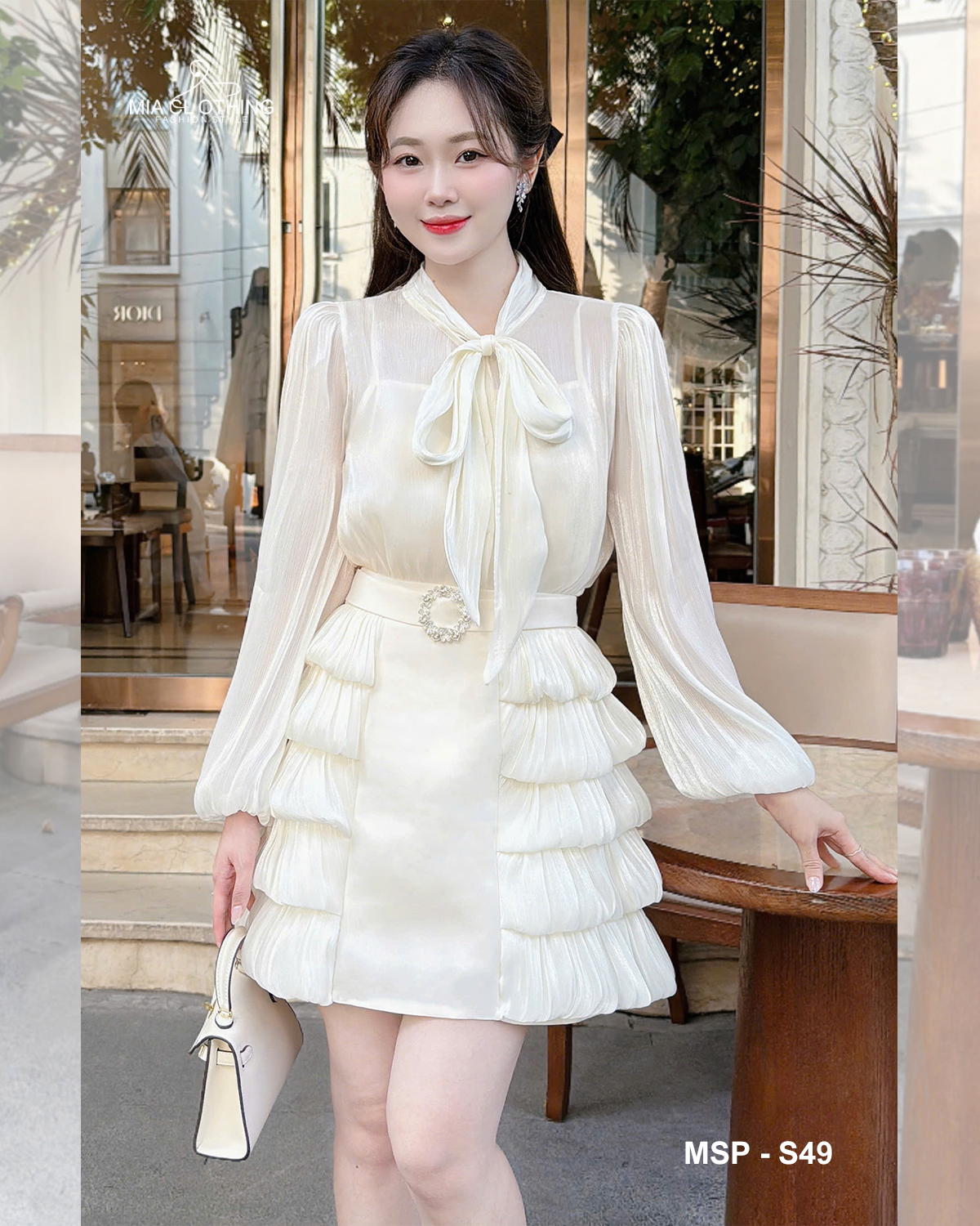 Set tơ thiết kế áo, chân váy và áo hai dây tiểu thư sang trọng