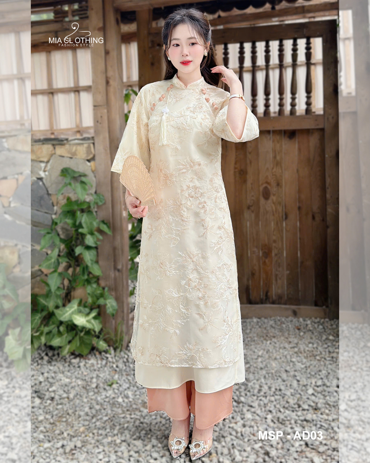 Áo dài ren truyền thống thanh lịch và sang trọng